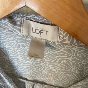Loft button down top, great for office. Size Xs. Grey with shell/scallop design.